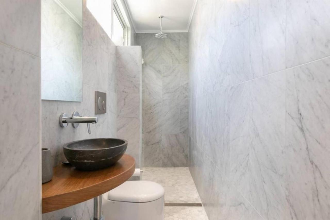 Upscale Cliffside Studio With Ocean Views North Bondi Sydney Buitenkant foto