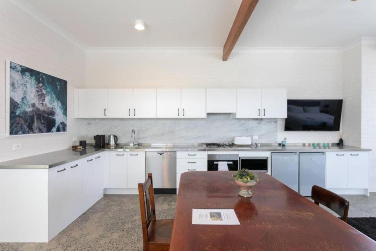 Upscale Cliffside Studio With Ocean Views North Bondi Sydney Buitenkant foto